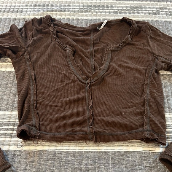 Urban Outfitters Distressed Long Sleeve Women's Crop Top Size XS - Picture 6 of 6